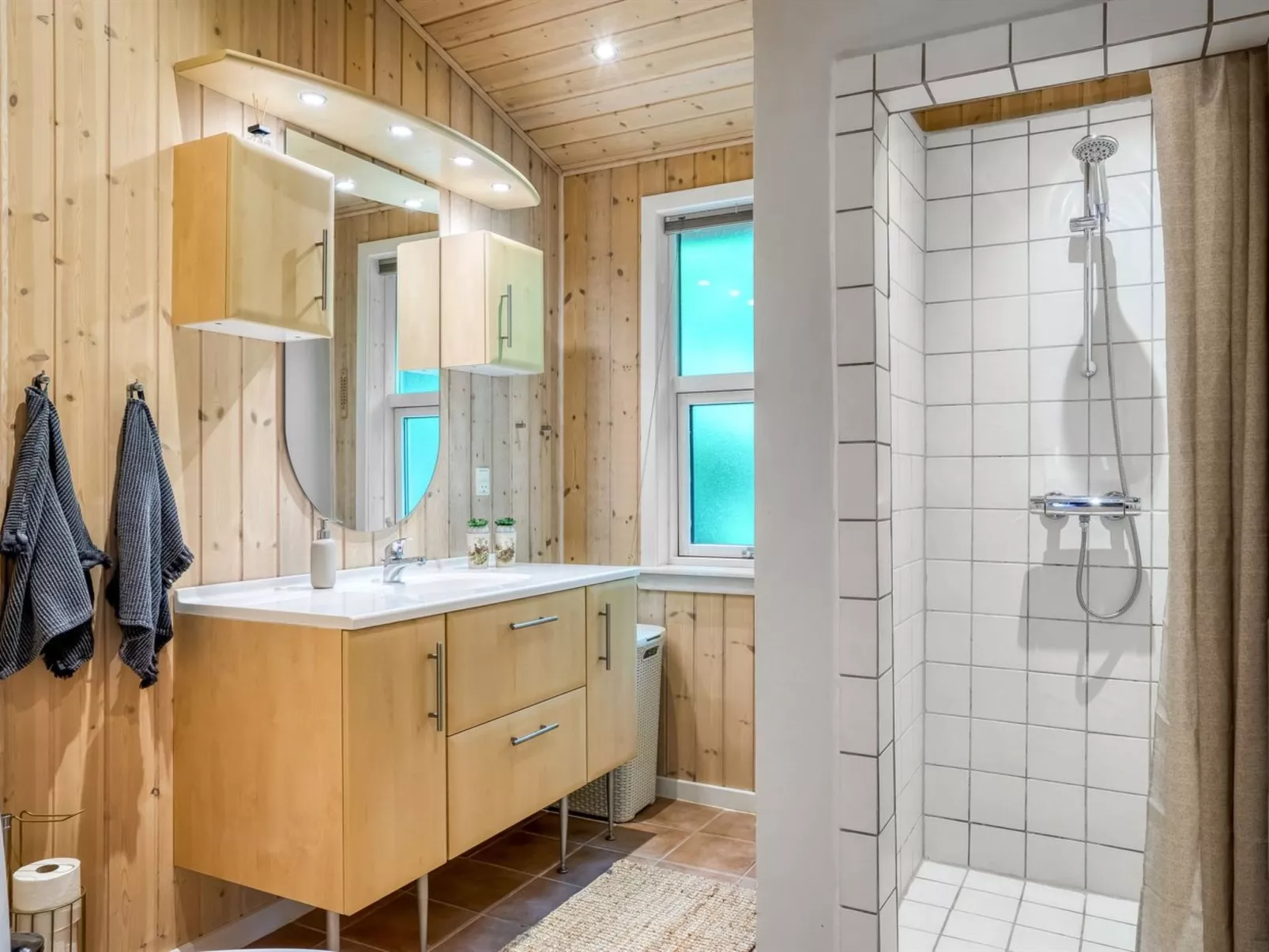 "Mauri" -  from the sea-Binnen