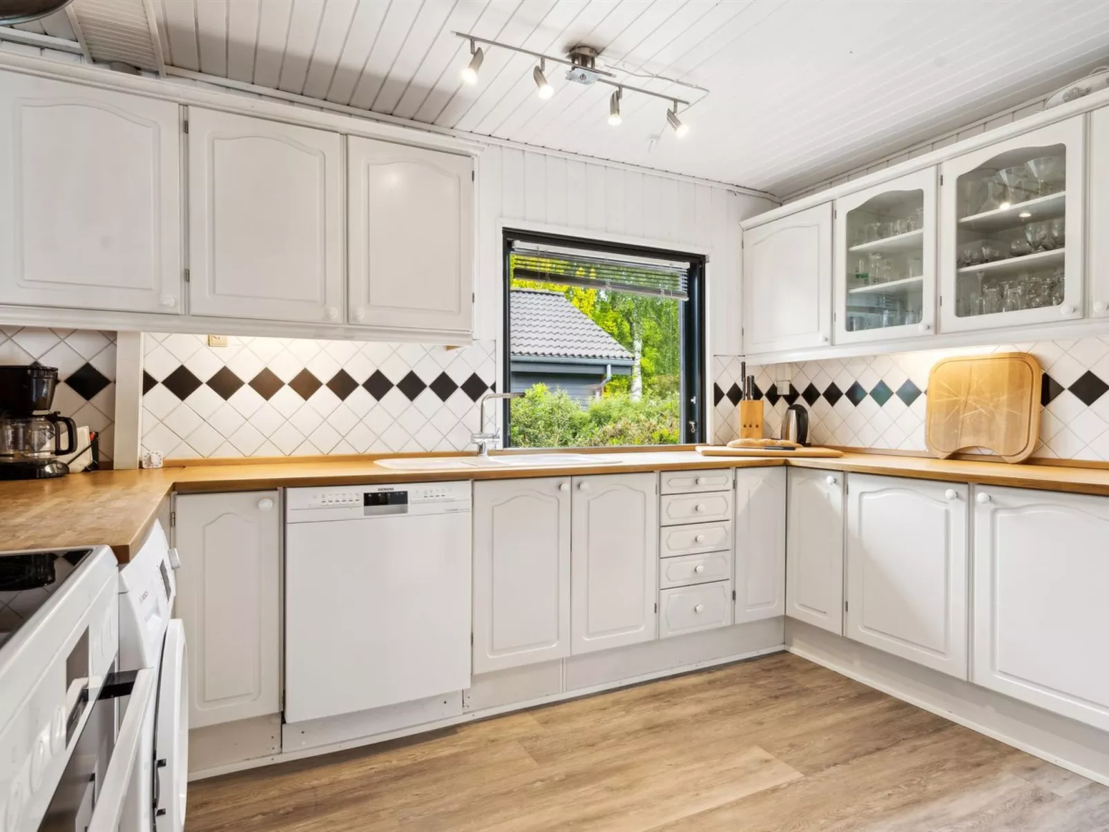 "Hildegart" - 750m from the sea-Binnen