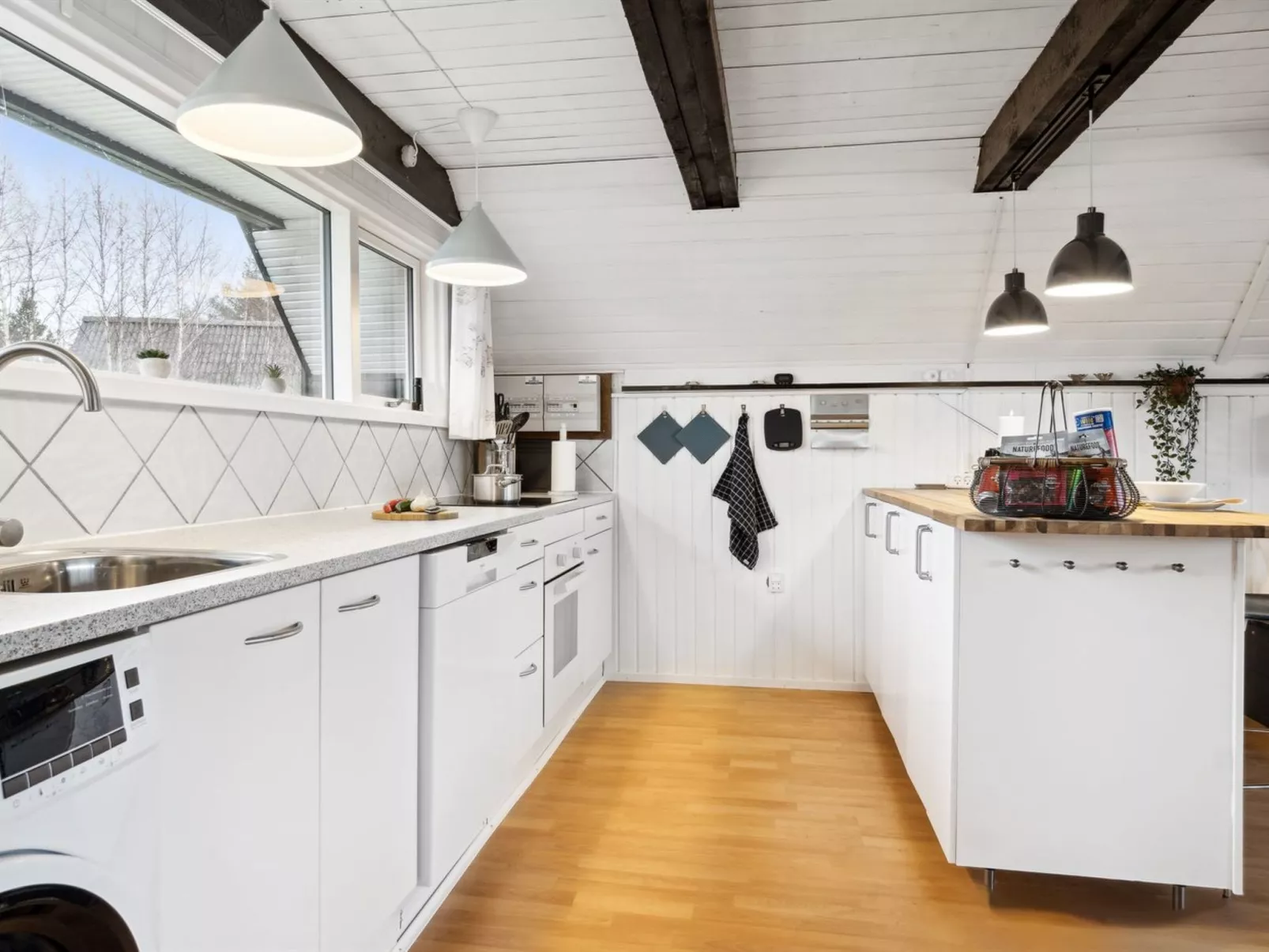 "Jace" - 900m from the sea-Binnen