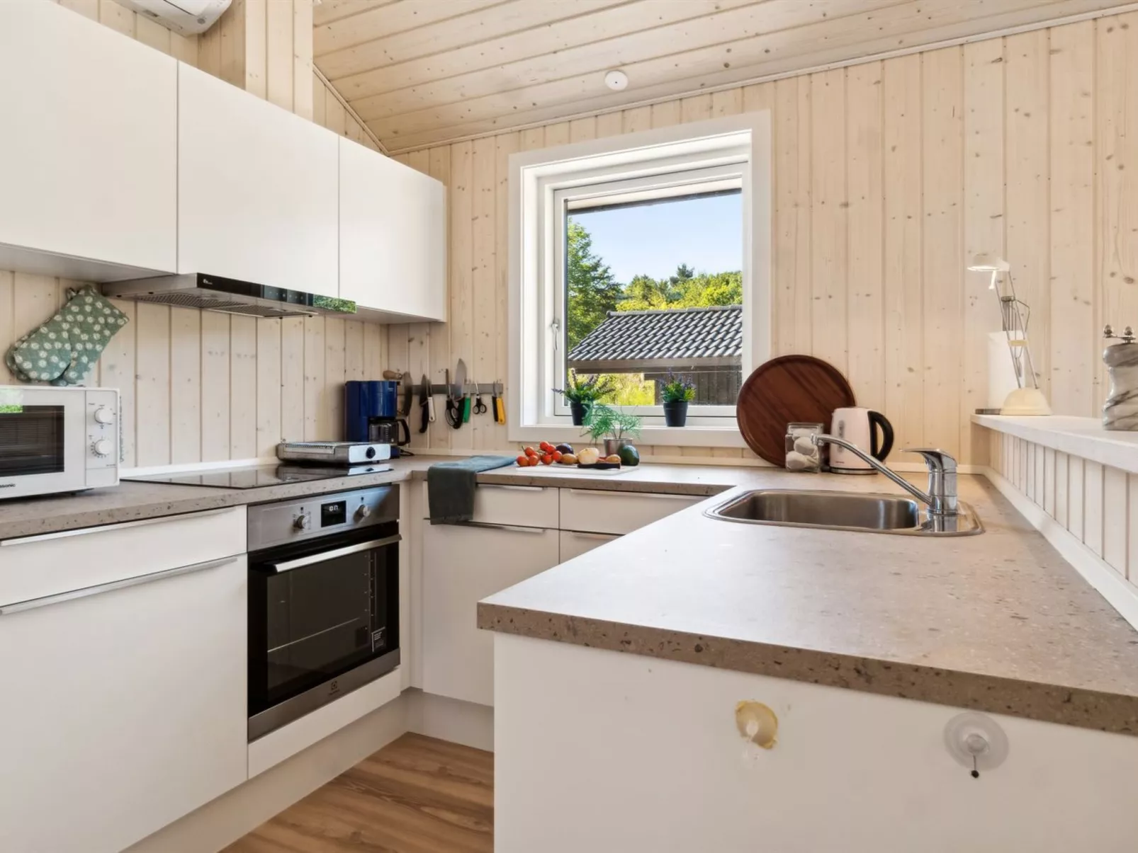 "Vojdan" - 600m from the sea-Binnen