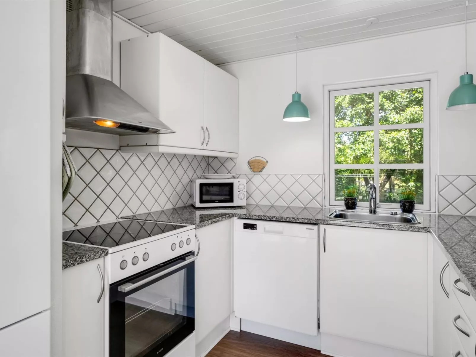 "Holga" - 400m from the sea-Binnen