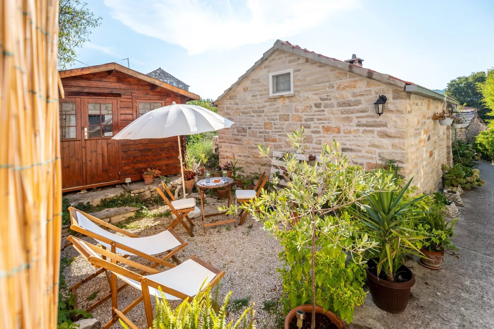 Stone House Harmony -Studio Apartment with Patio and Garden View ( 2 )-Buitenlucht