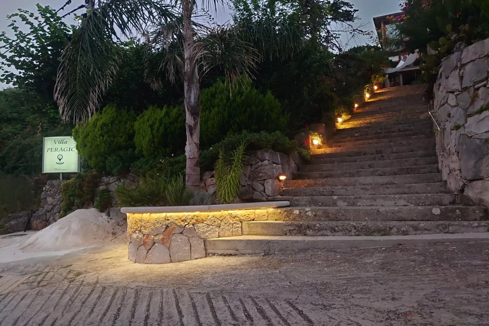 Villa Peragić - Triple Room with Balcony and Private External Bathroom-Uitzicht