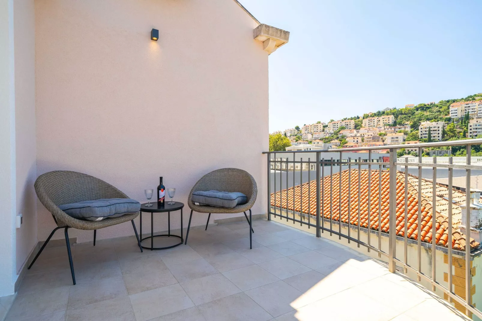 Apartments Villa Aura - Duplex studio with Balcony and shared swimming pool-Terras