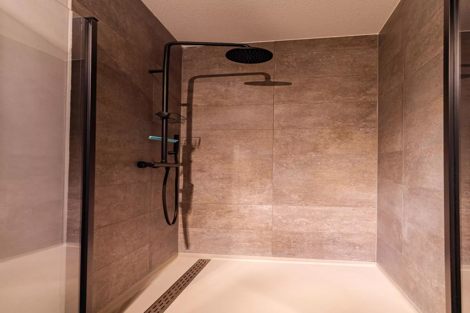 Luxe appartement Vista Maris 'Somaris' - Havenweg 8-50  Sint-Annaland-Badkamer