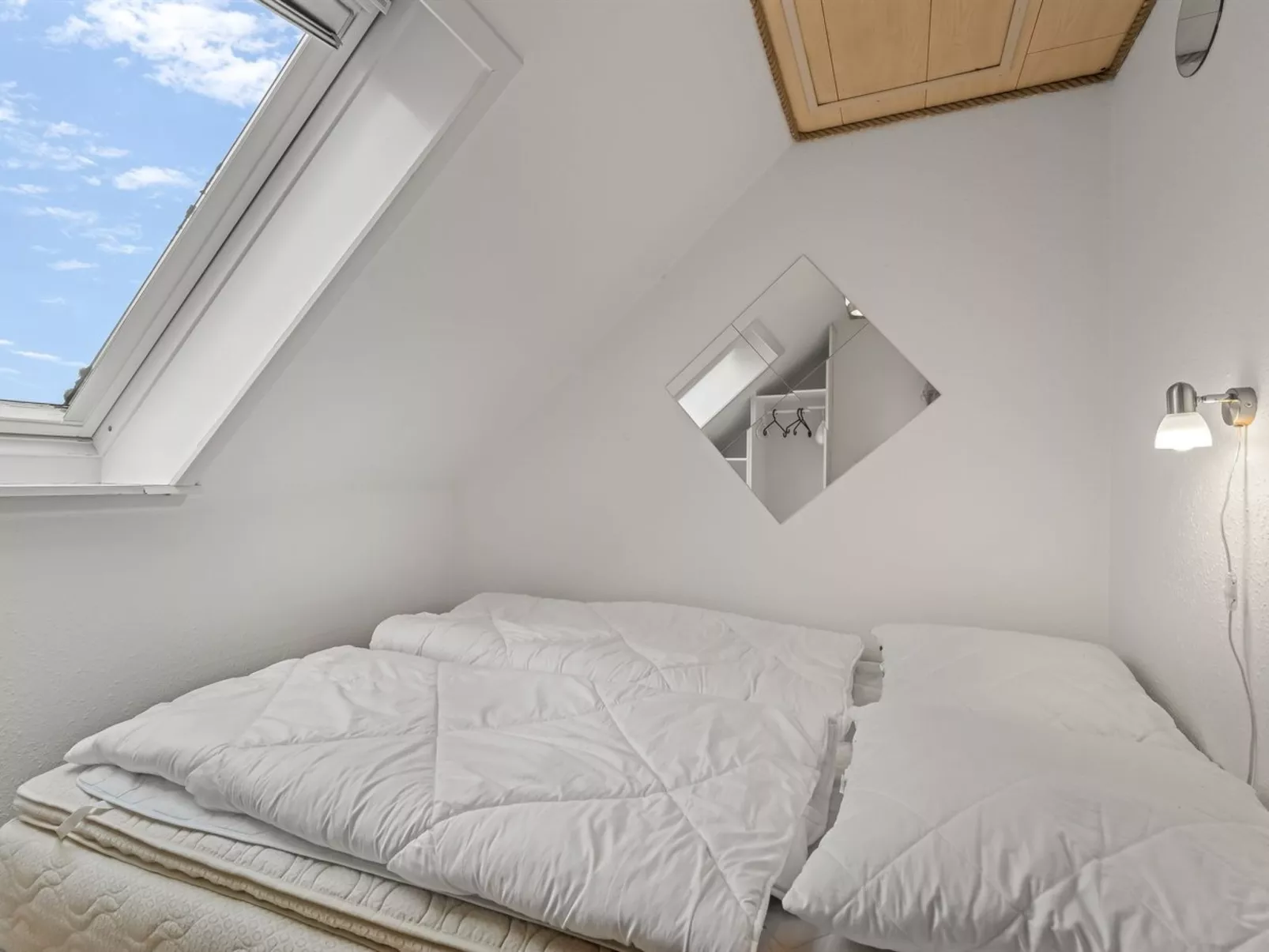 "Trpana" - 1km to the fjord-Binnen