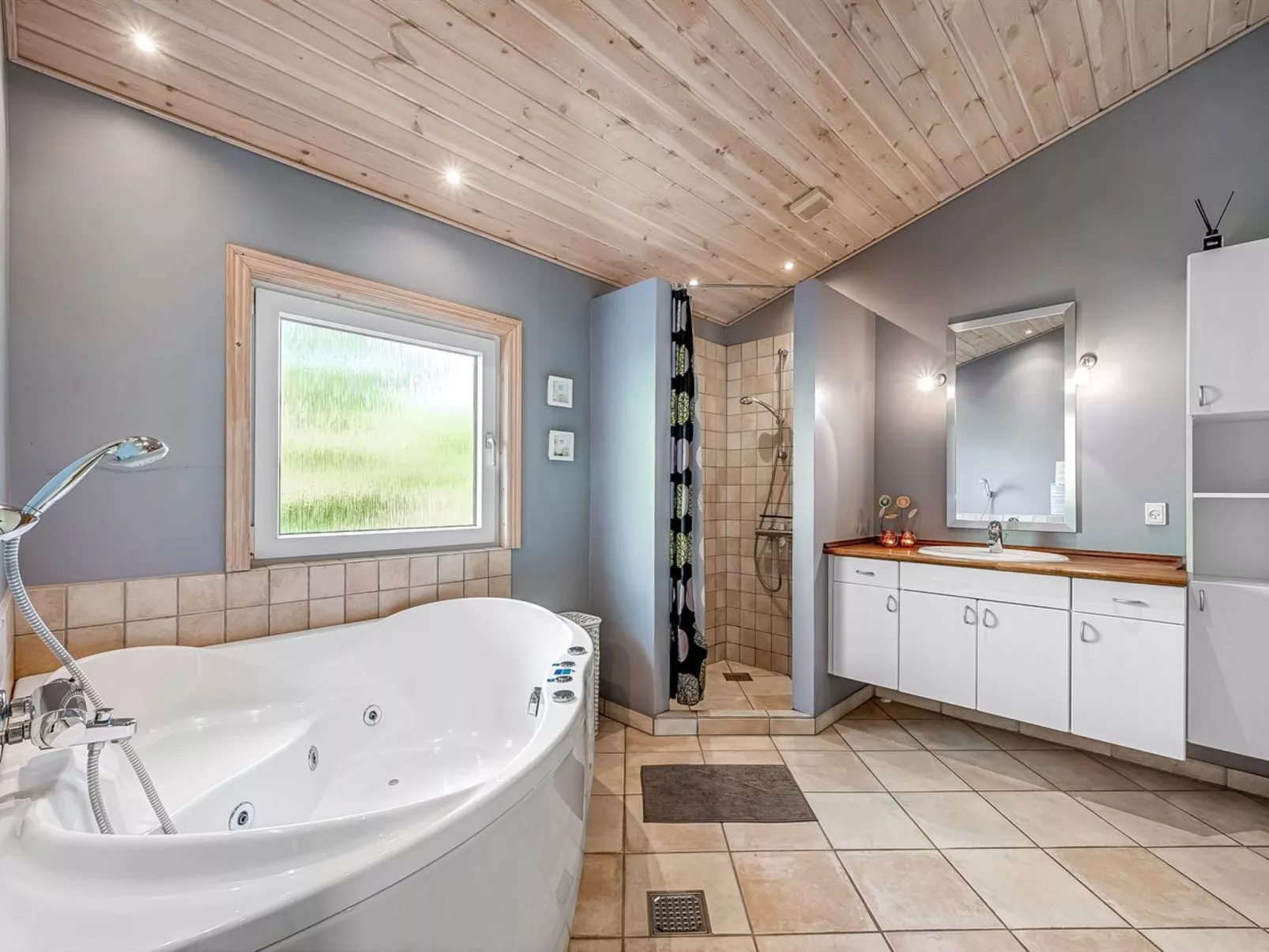 "Efka" - 600m to the fjord-Binnen