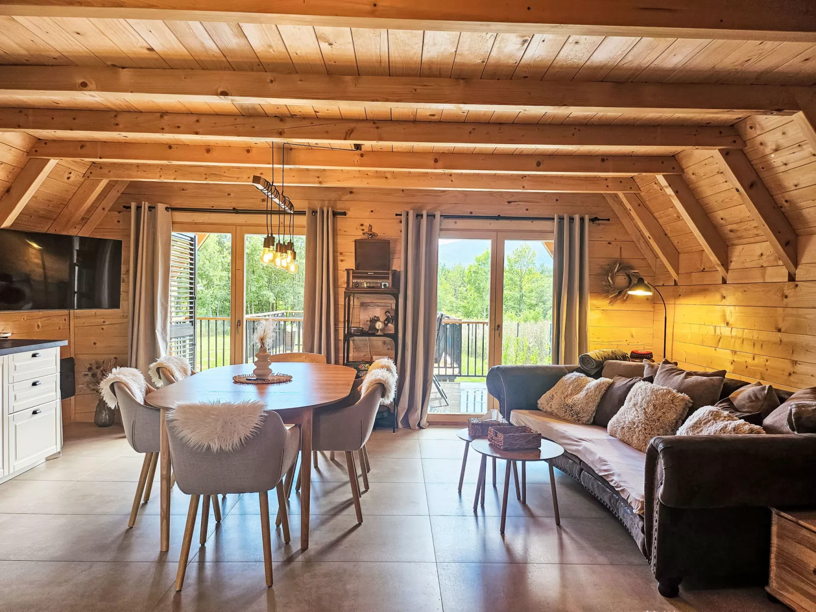 Tomina Koliba Lika-Binnen