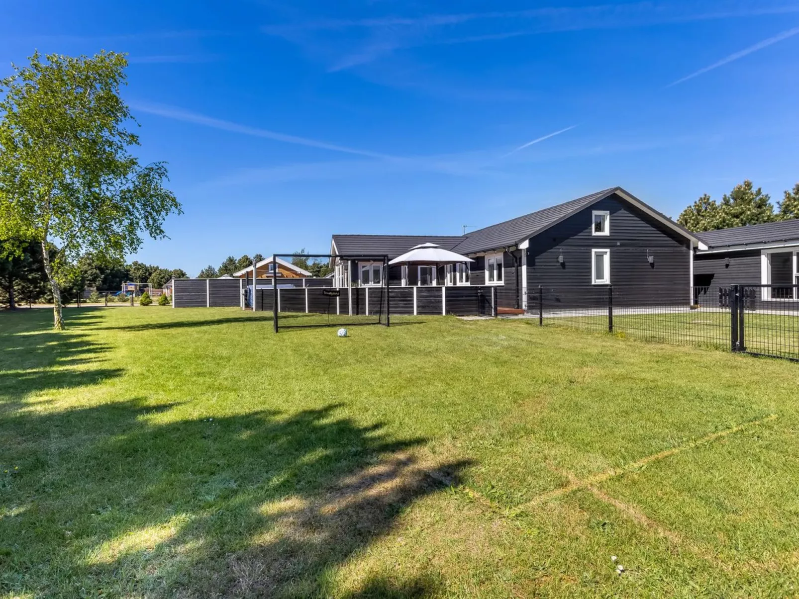 "Amdi" - 1.3km from the sea-Buiten