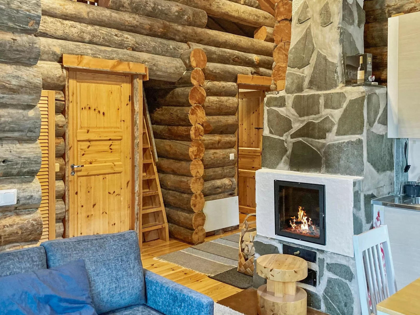 Lomaylläs a 13 / hotellintie 1 a-Binnen