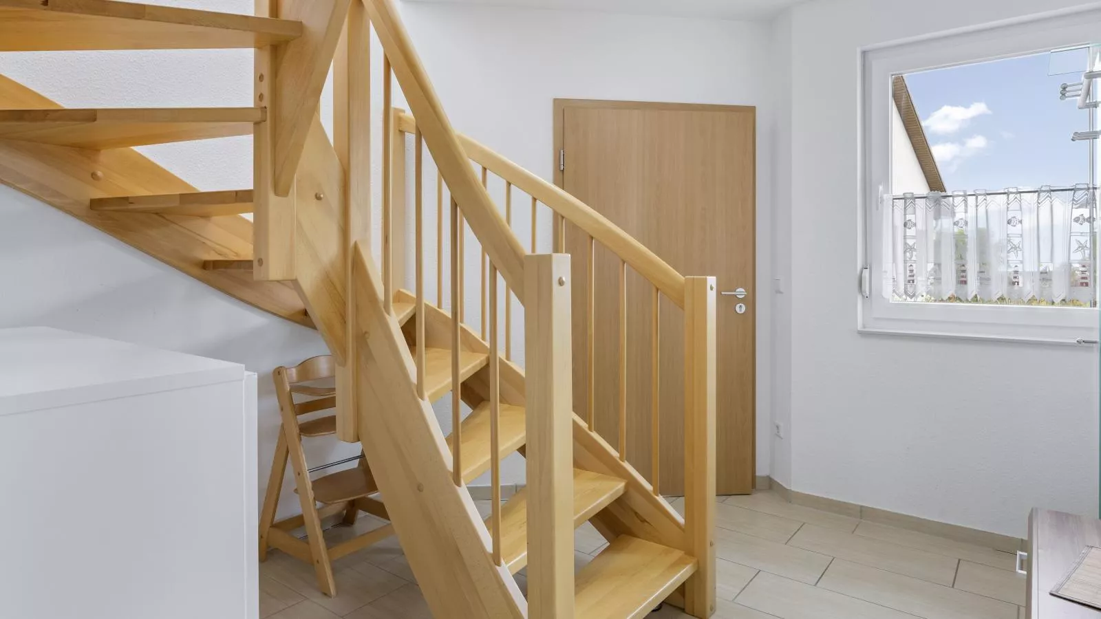 Stranddistel links mit Sauna-Hal-ontvangst