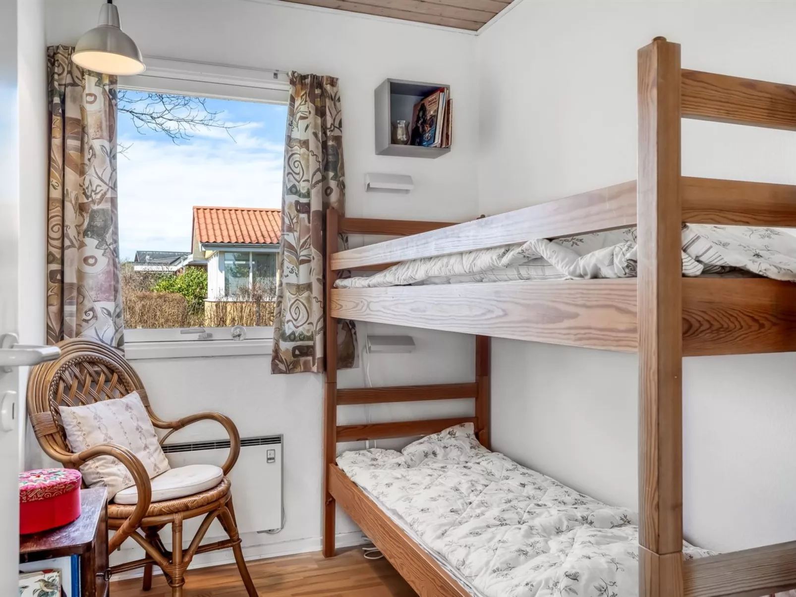 "Bara" -  from the sea-Binnen