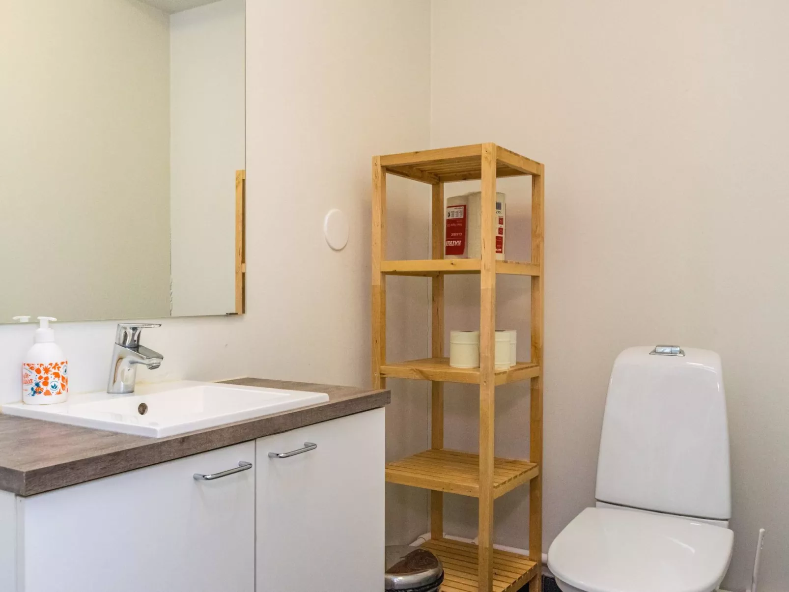 Skivillas 78 ukkohalla (1)-Binnen