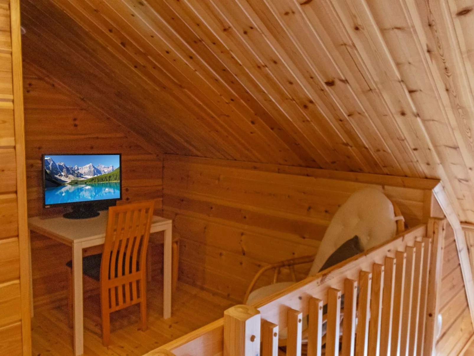 Tintin mökki-Binnen