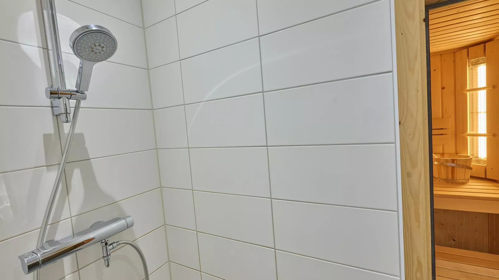 Sauna Zee 27A-Badkamer