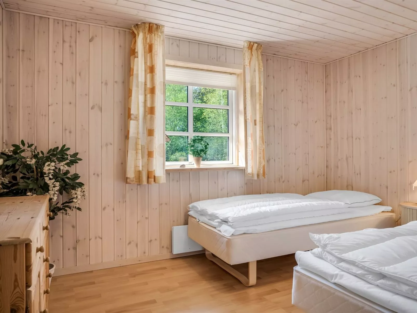 "Elsabet" - 600m to the fjord-Binnen