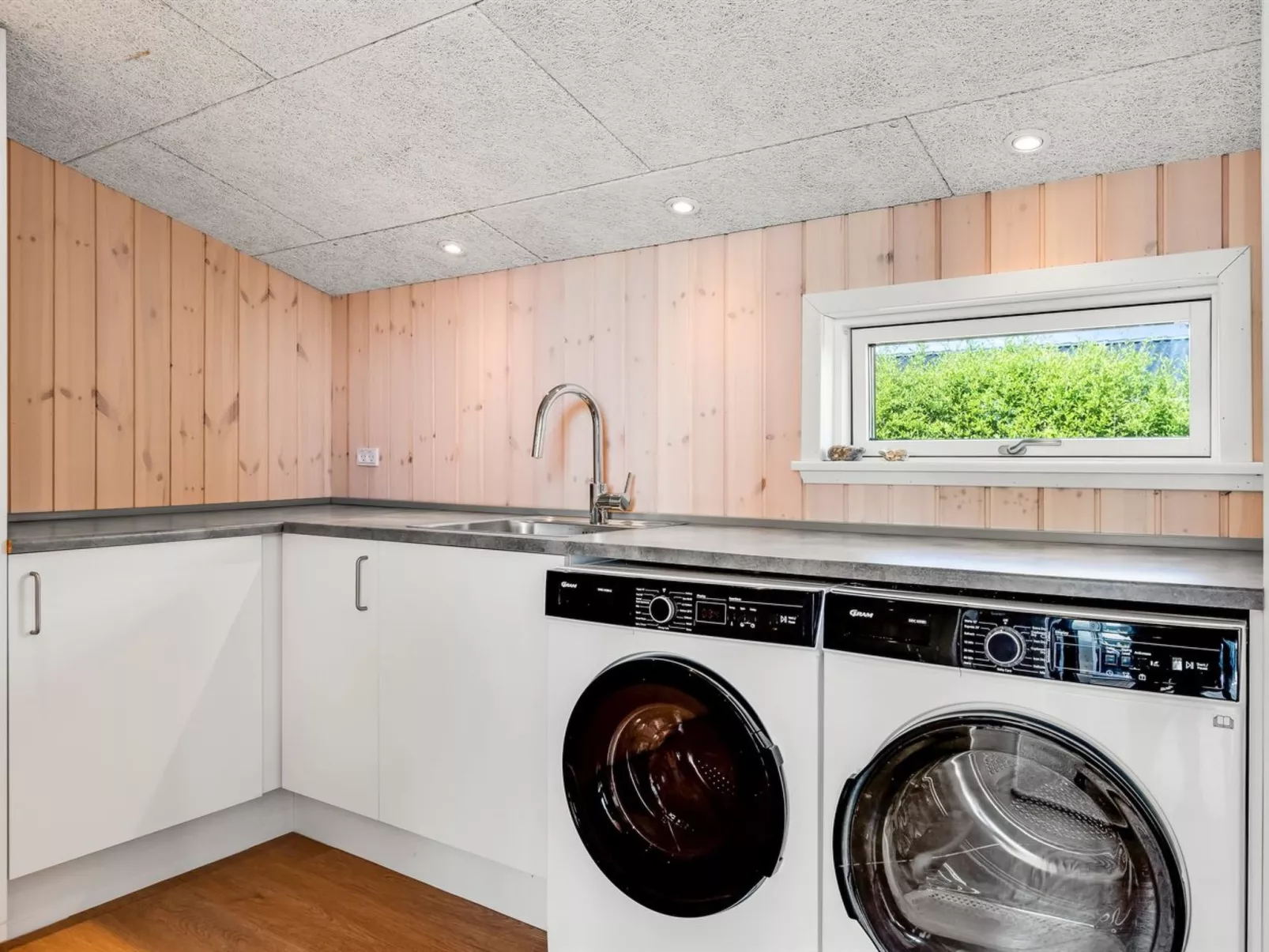 "Helmtrud" - 700m from the sea-Binnen