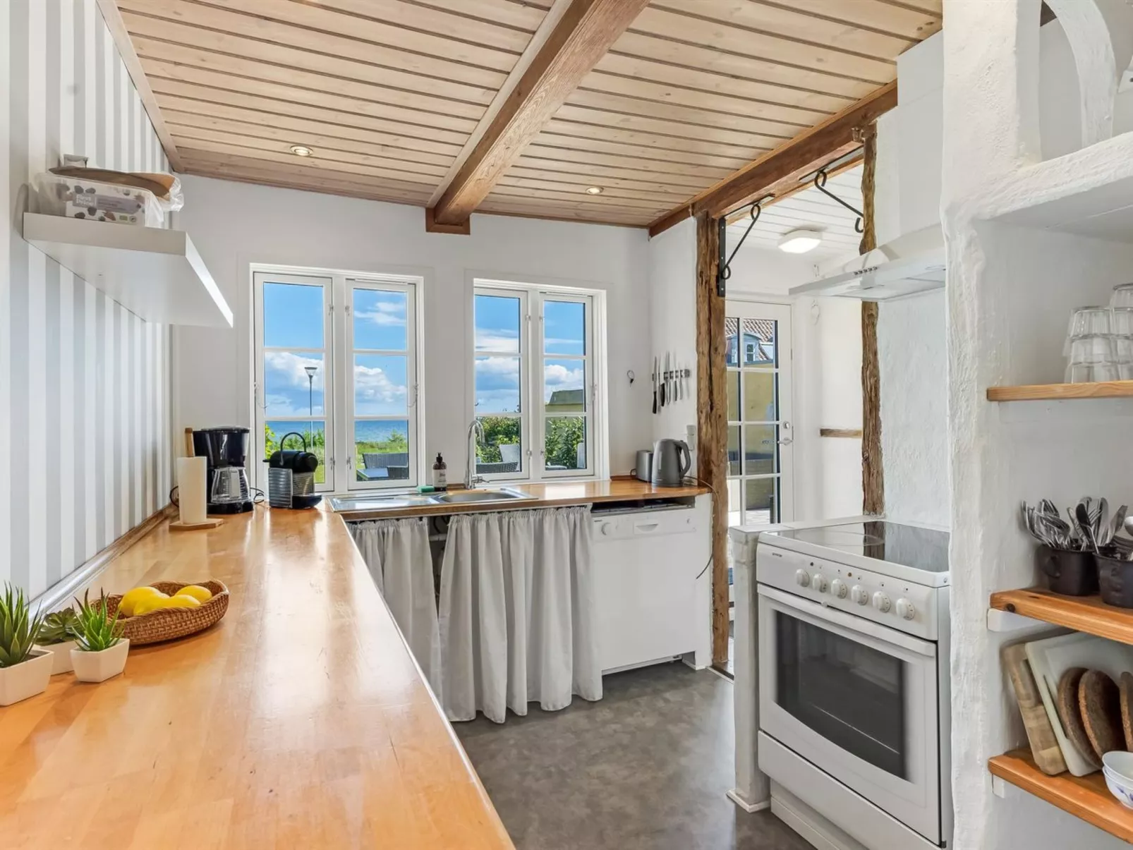 "Ilze" - 20m from the sea-Binnen