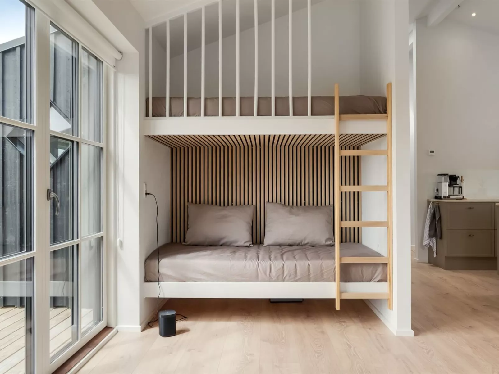 "Tessa" - 500m from the sea-Binnen