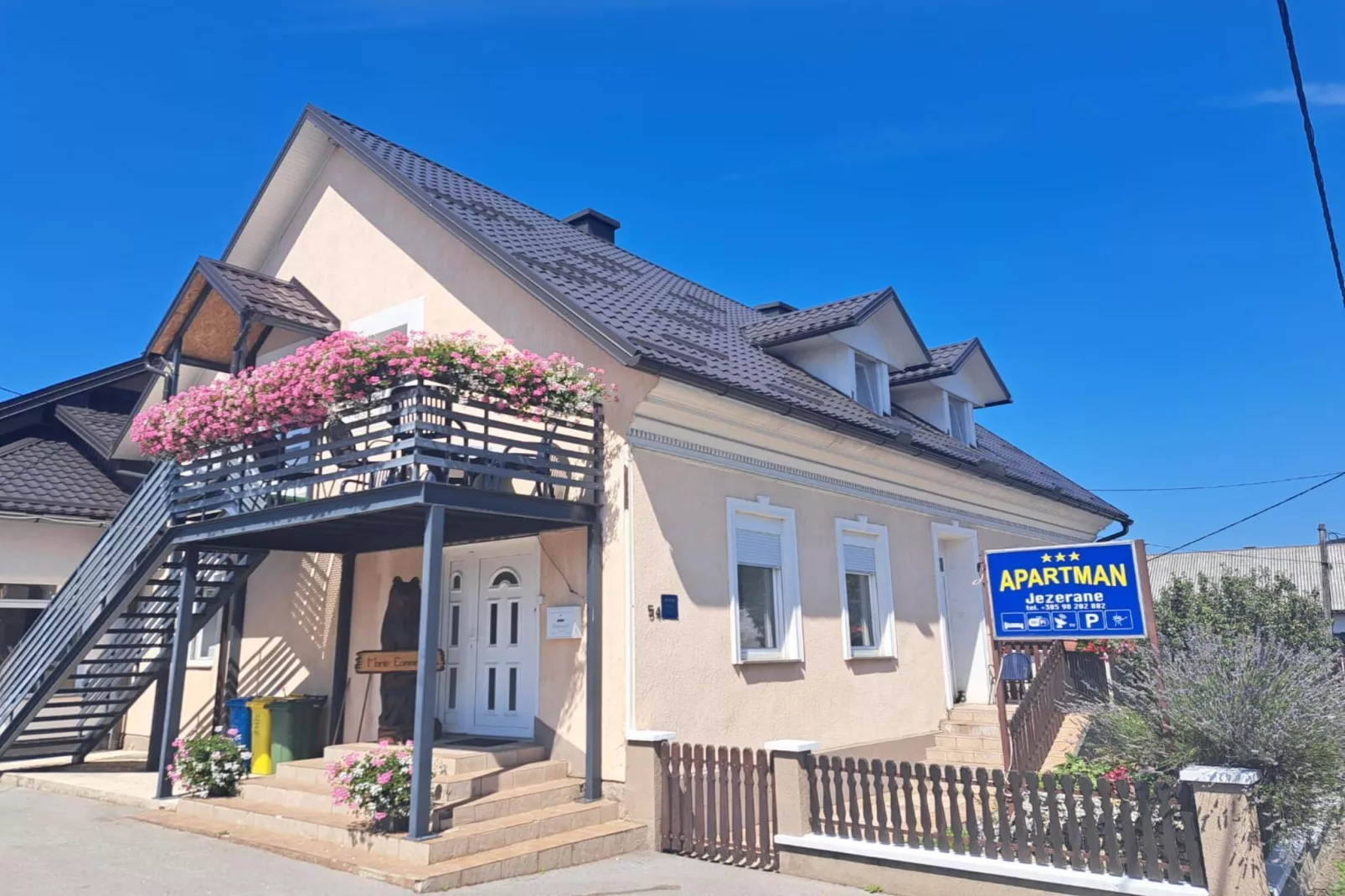 Apartments Jezerane - Studio Apartment-Buitenlucht
