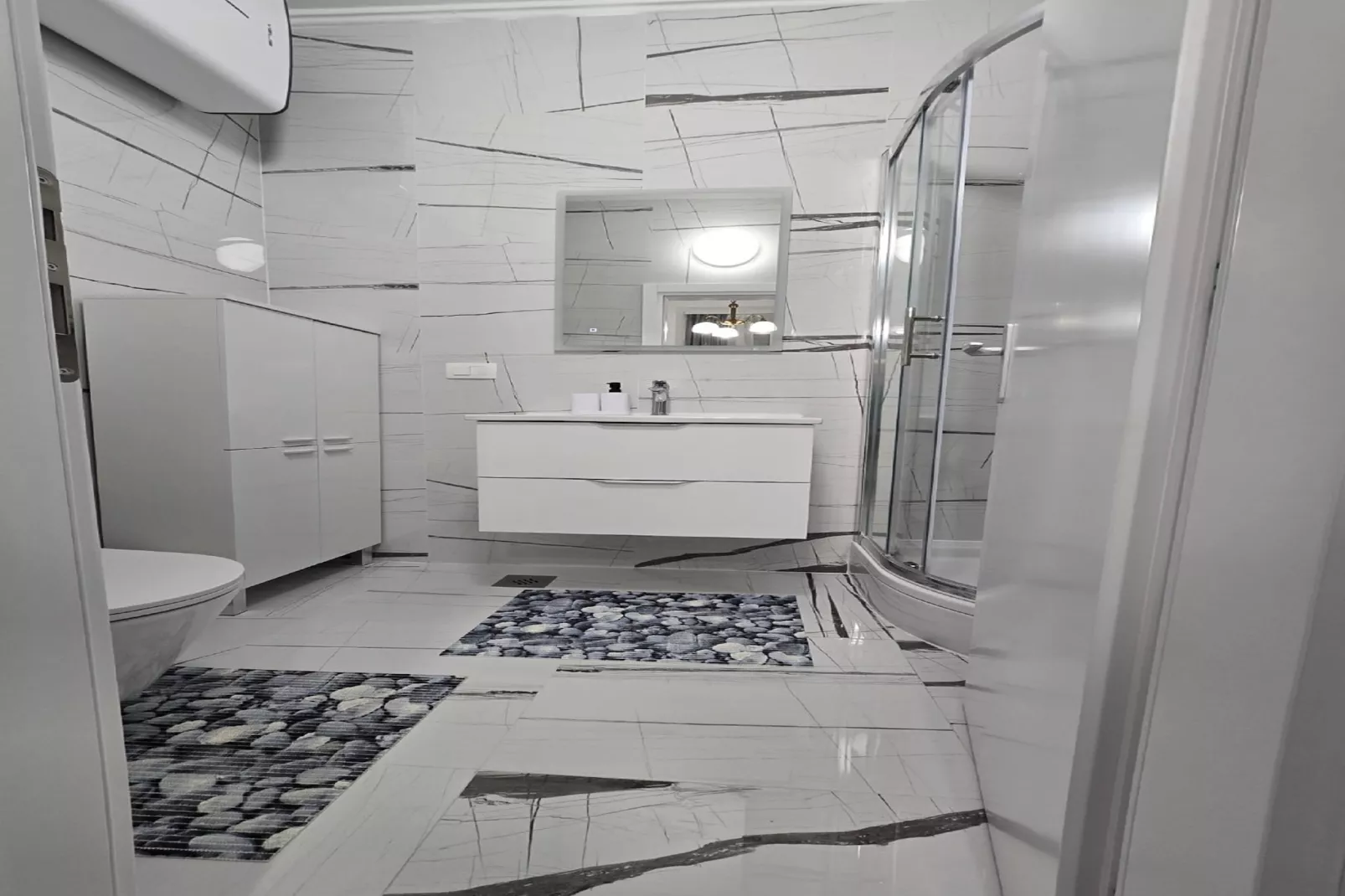 Anima Mea Old Town Apartments- Premium Apartment with Balcony-Badkamer