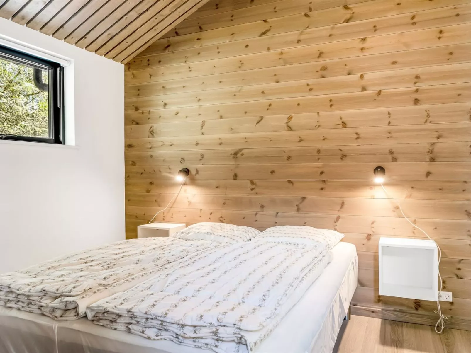 "Arbnora" -  from the sea-Binnen