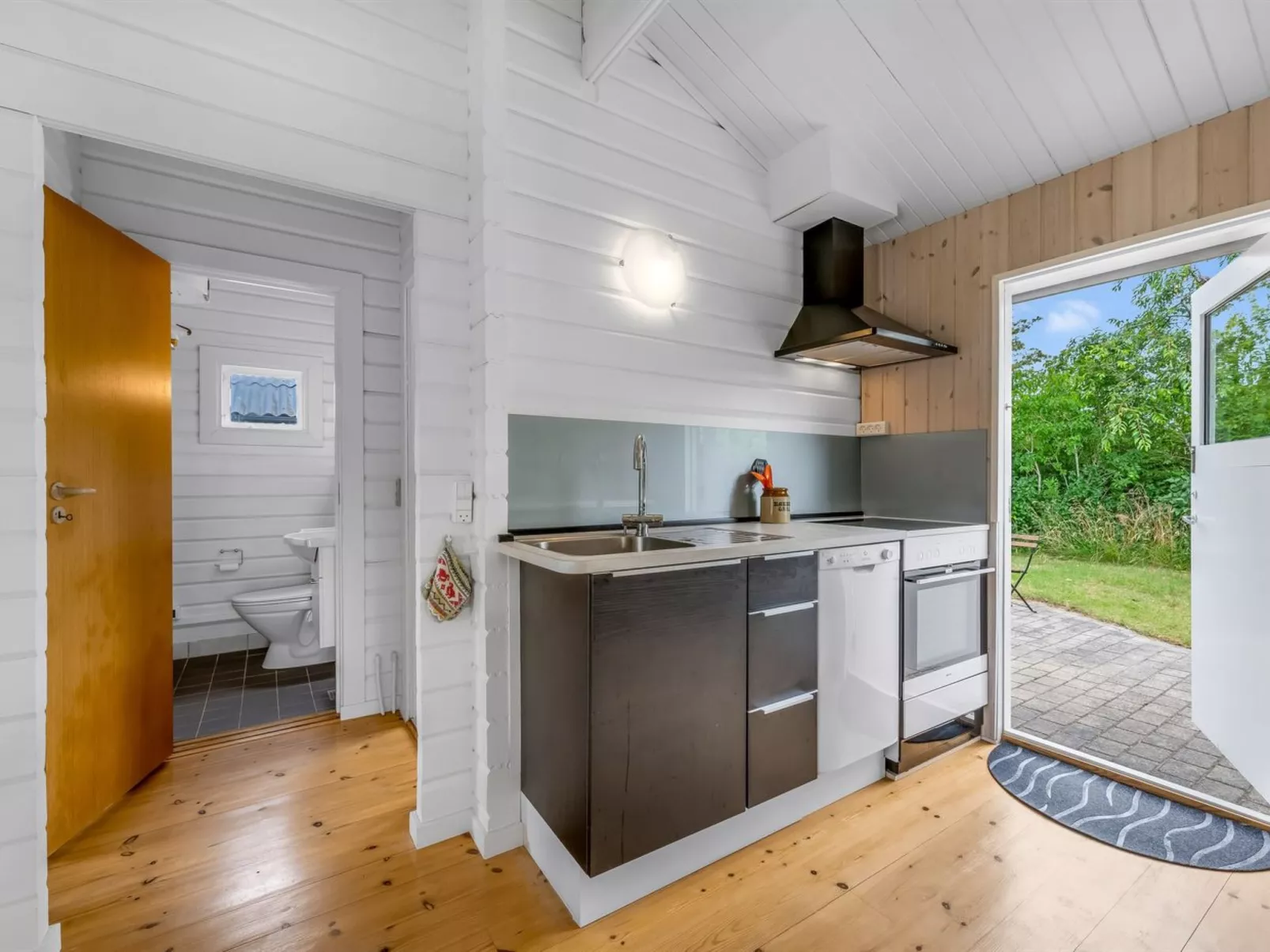 "Blesse" - 500m to the fjord-Binnen