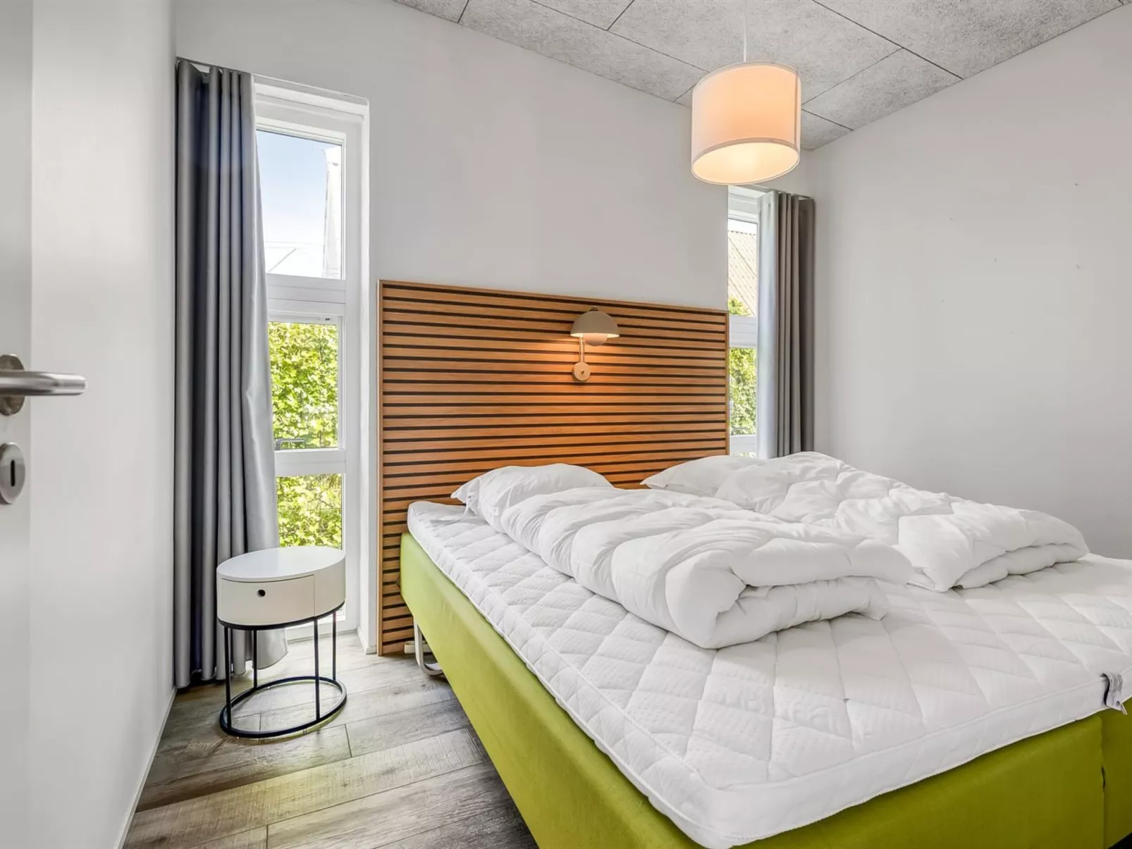 "Bondi" - 75m from the sea-Binnen