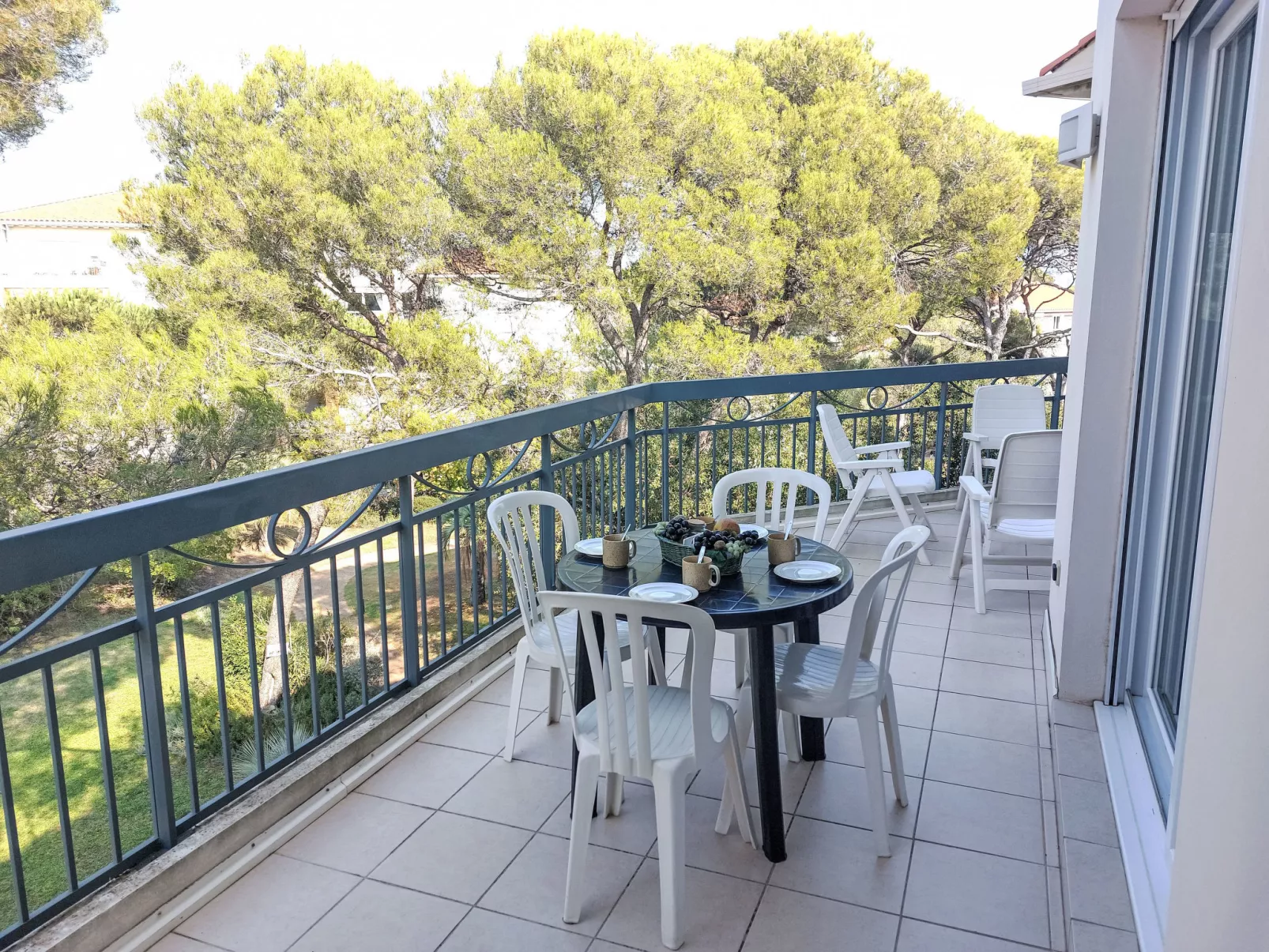 Le Grand Parc-Buiten