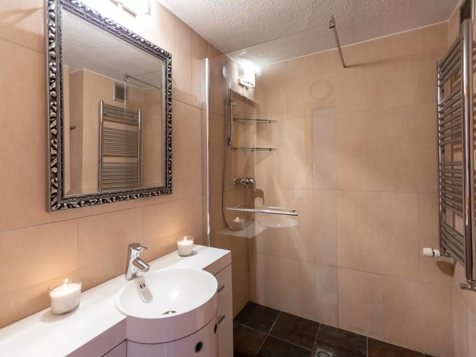 Les Hespérides 2-Binnen