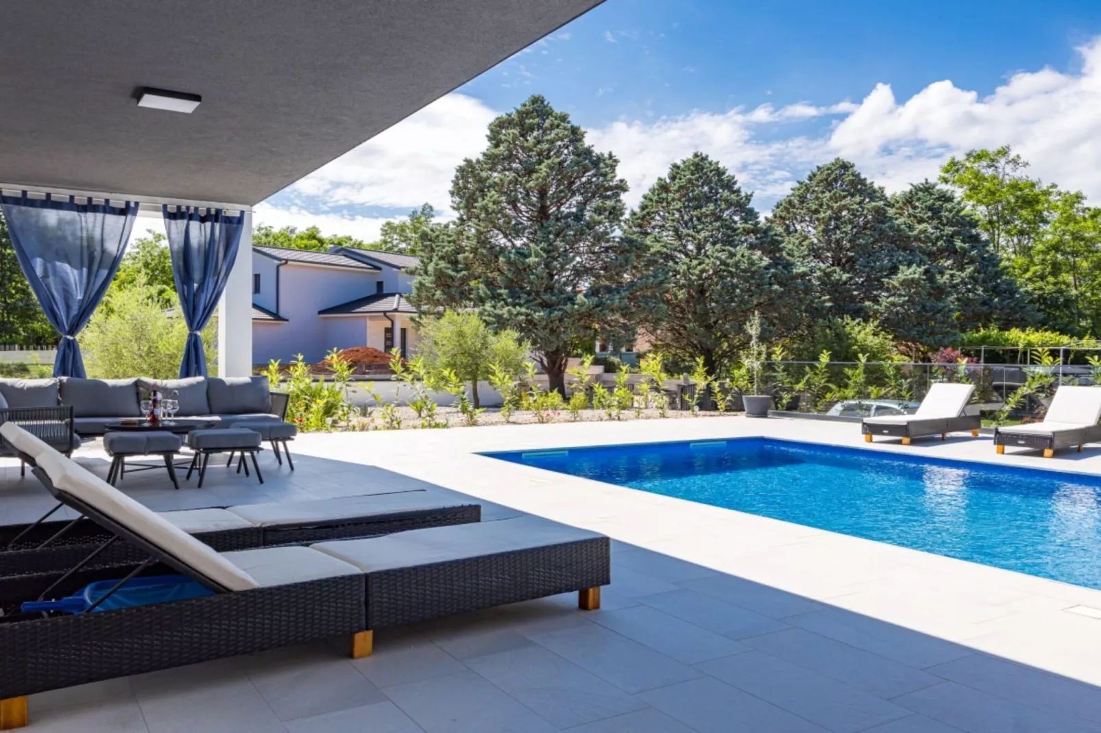 Villa Pool House Fancy - Villa With Private Pool-Zwembad