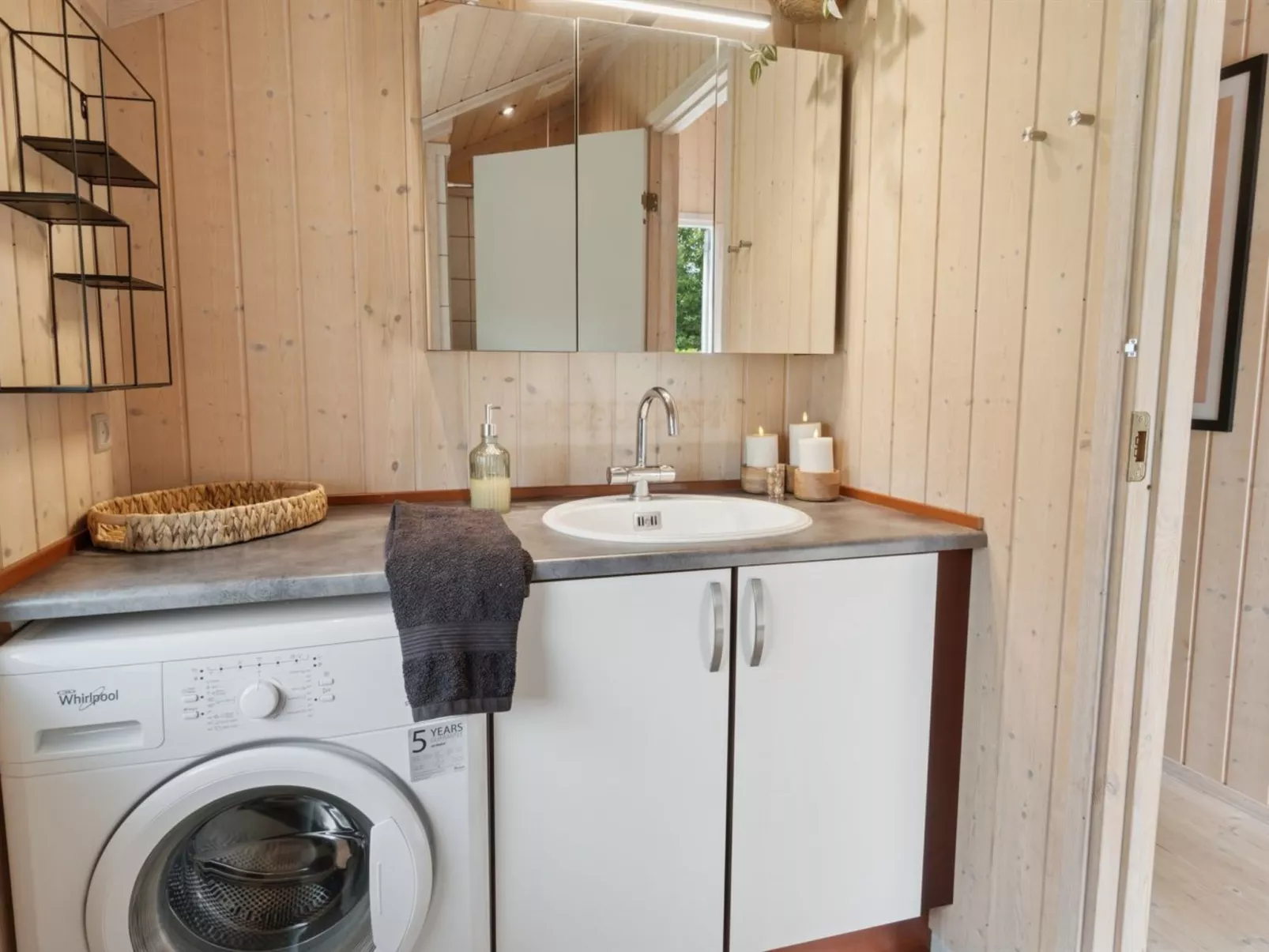 "Emelita" - 175m from the sea-Binnen