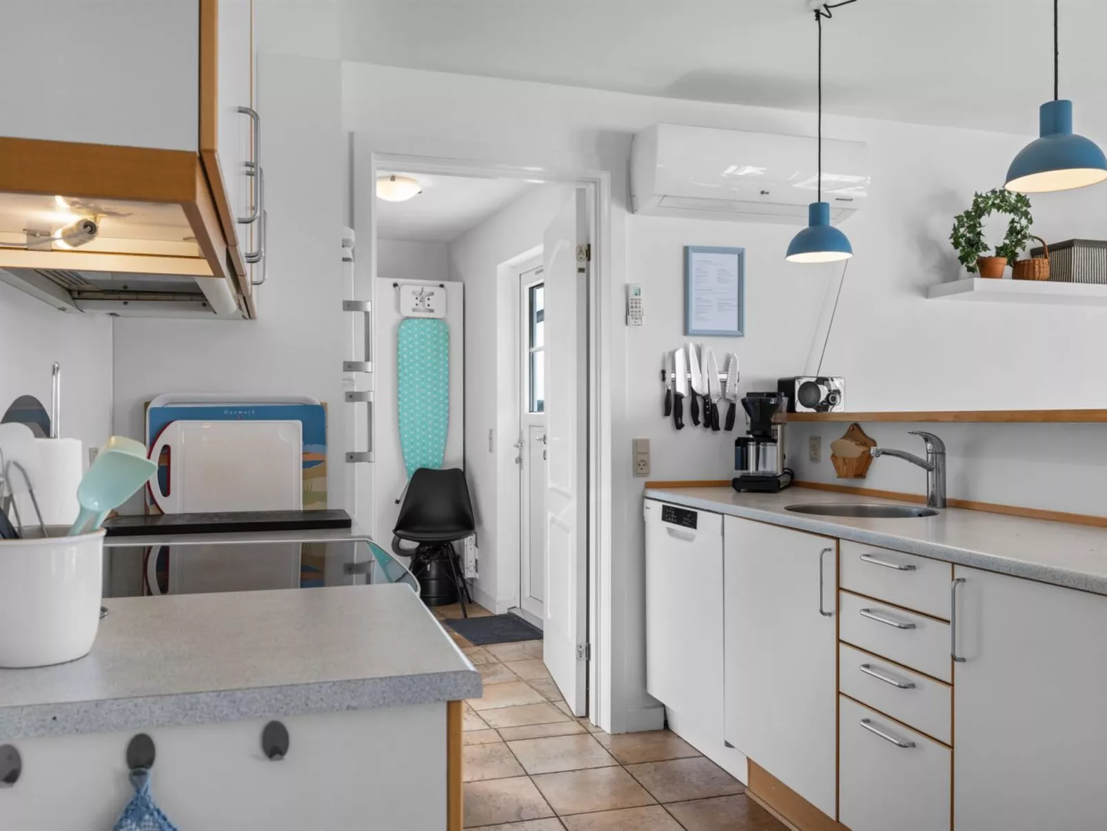 "Dior" - 300m from the sea-Binnen