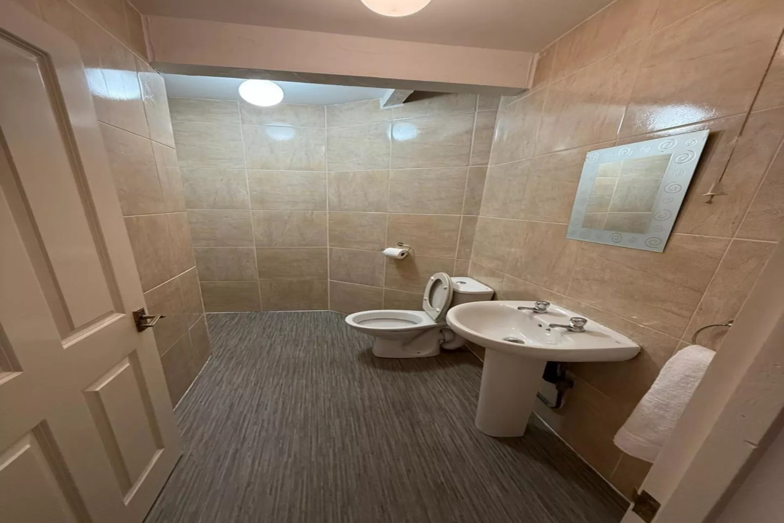 Standard Twin Room-Badkamer