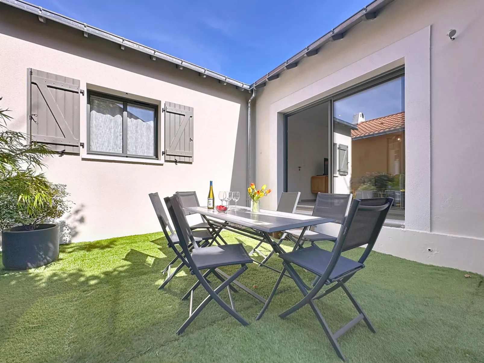 Les Musardises-Buiten