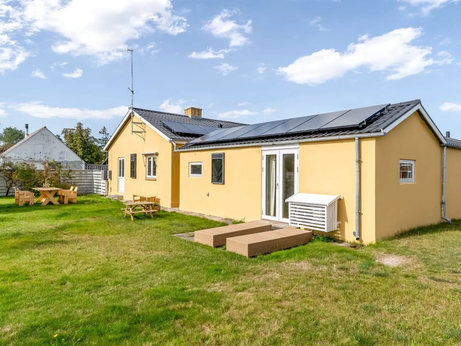 "Alpi" - 270m from the sea-Buiten