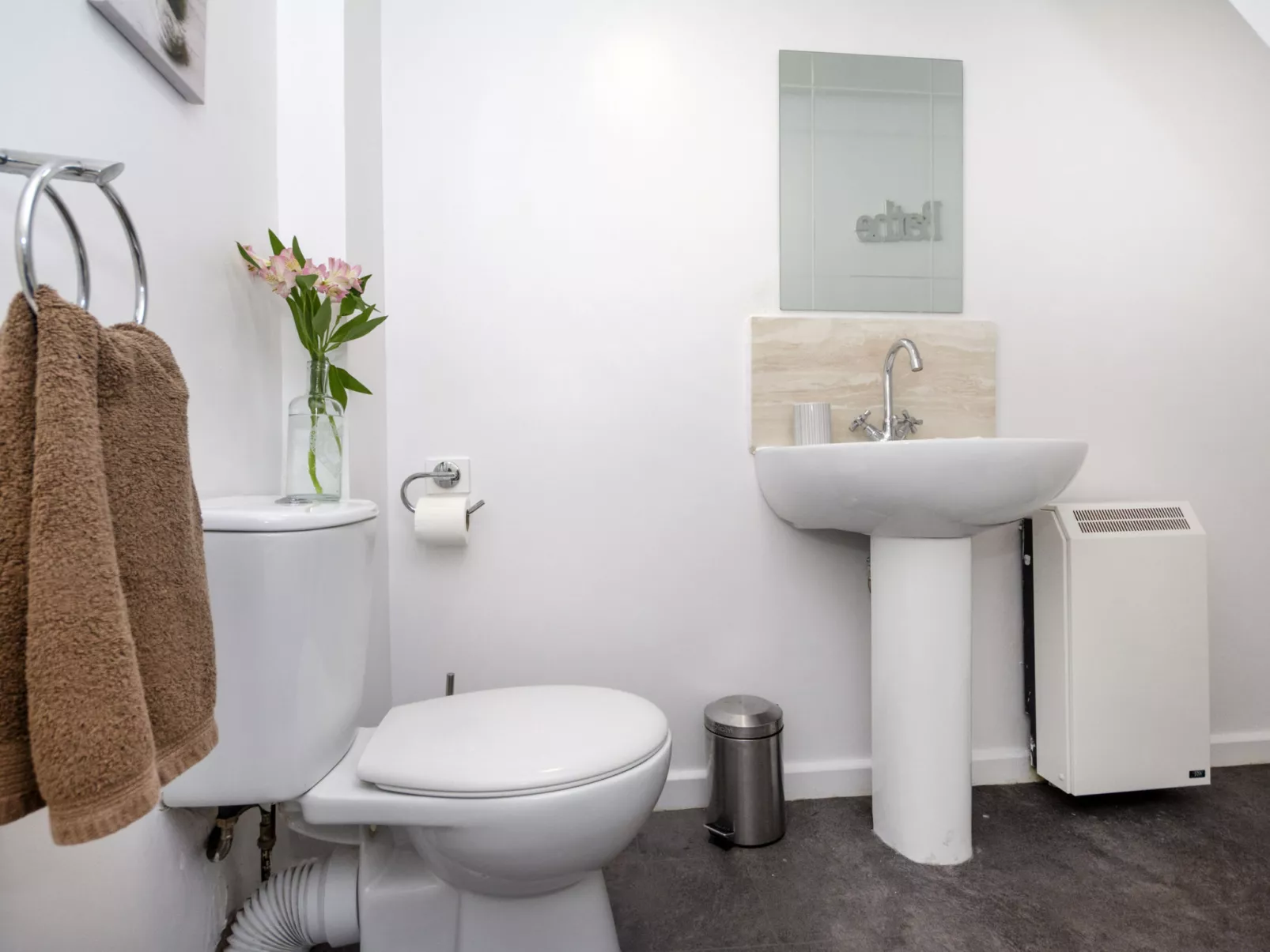 Ellie-Jo Cottage-Binnen