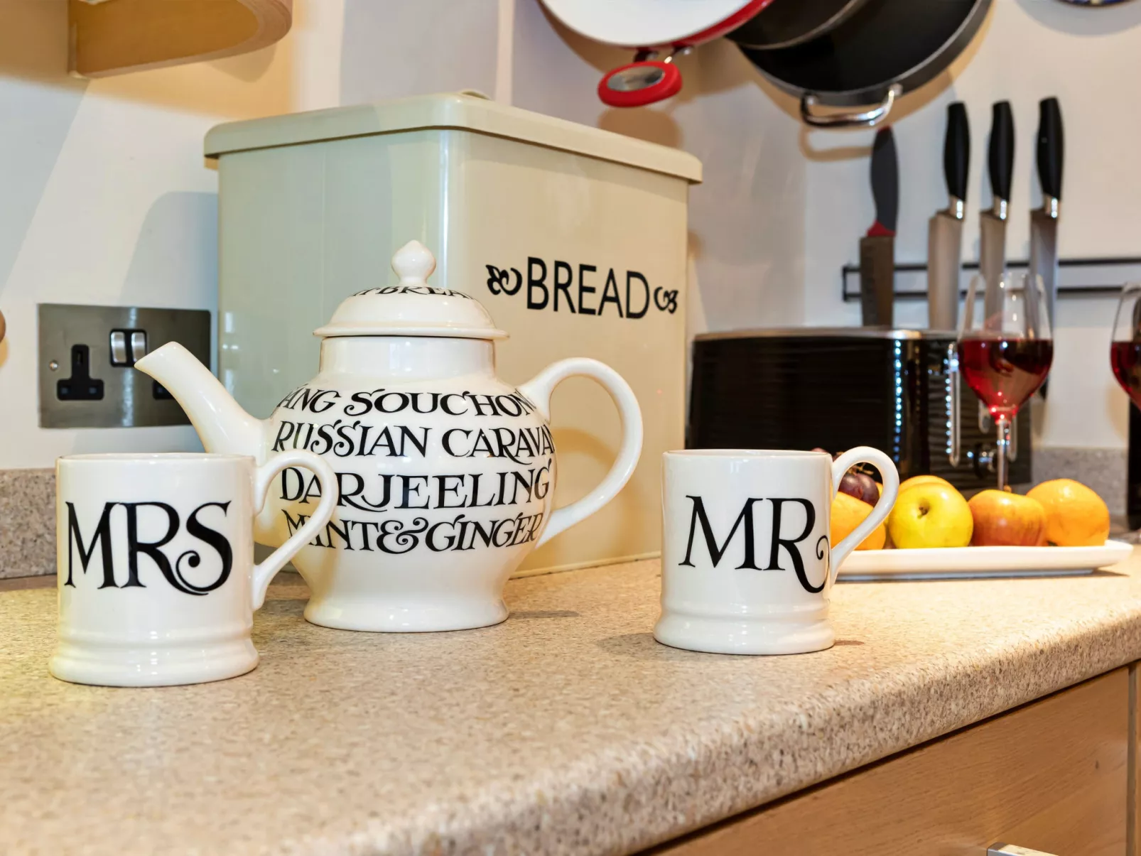 Two Storrs Cottages-Binnen