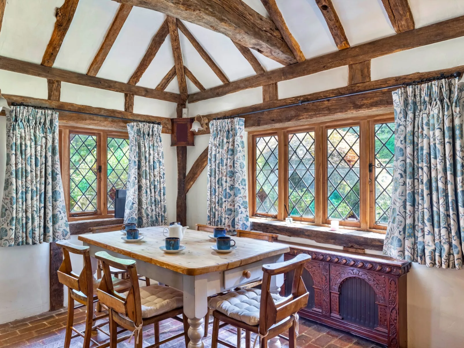 Sandhill Cottage with Hot Tub-Binnen