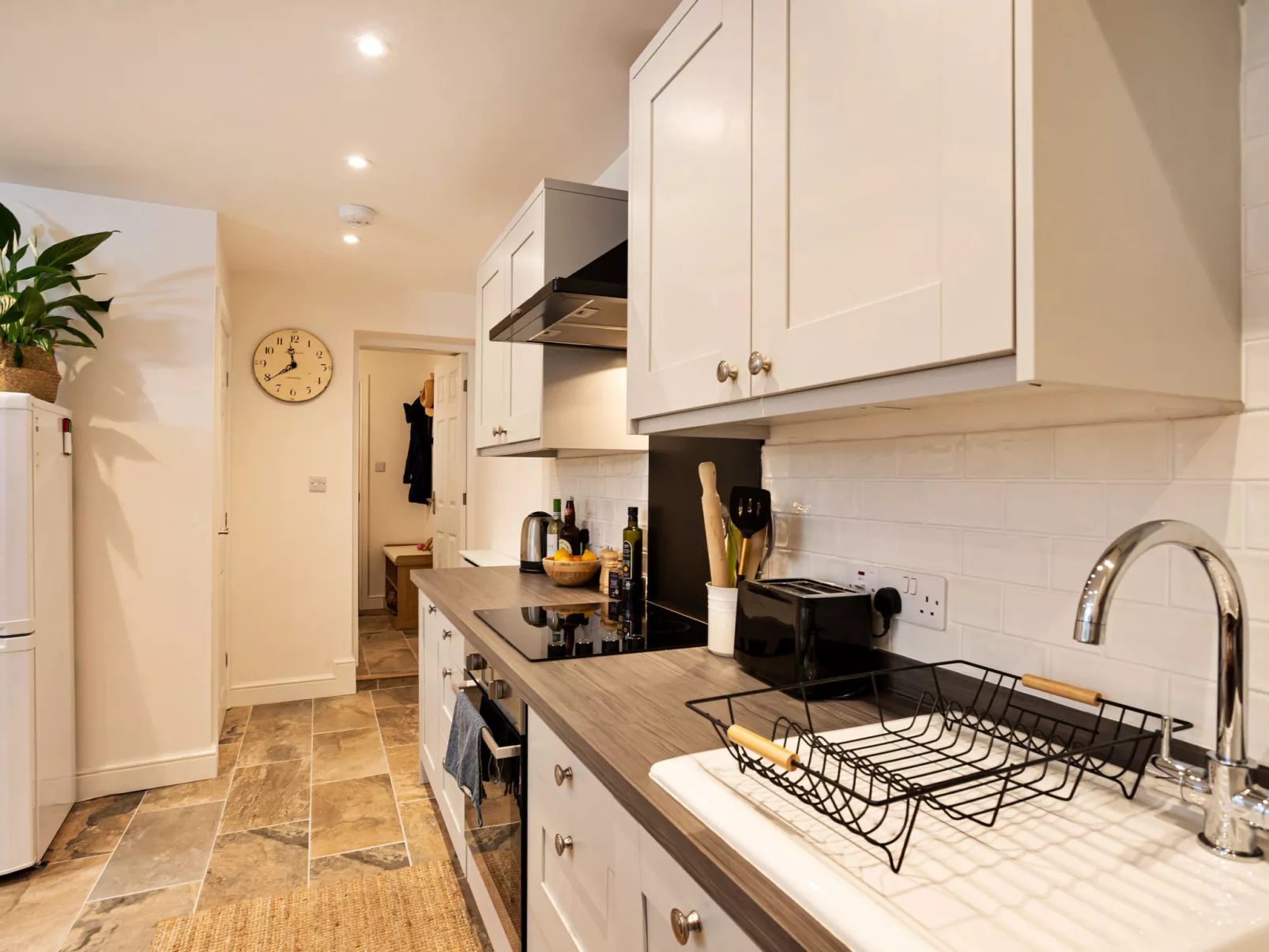 Courtyard Cottage-Binnen