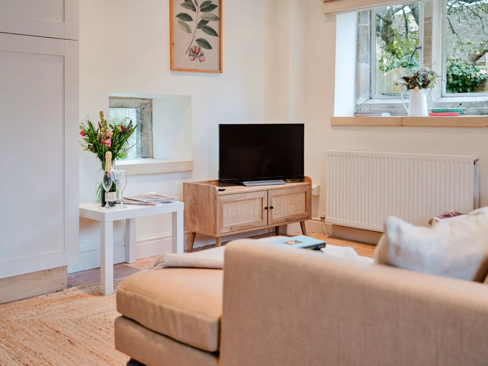 Courtside Cottage-Binnen