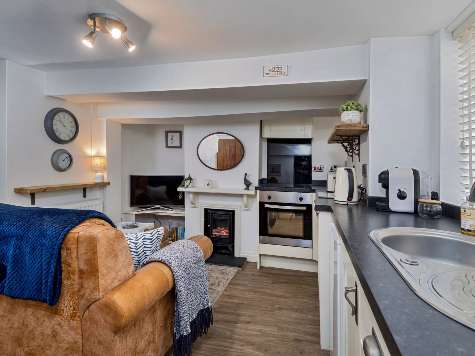 Duck Down Cottage-Binnen