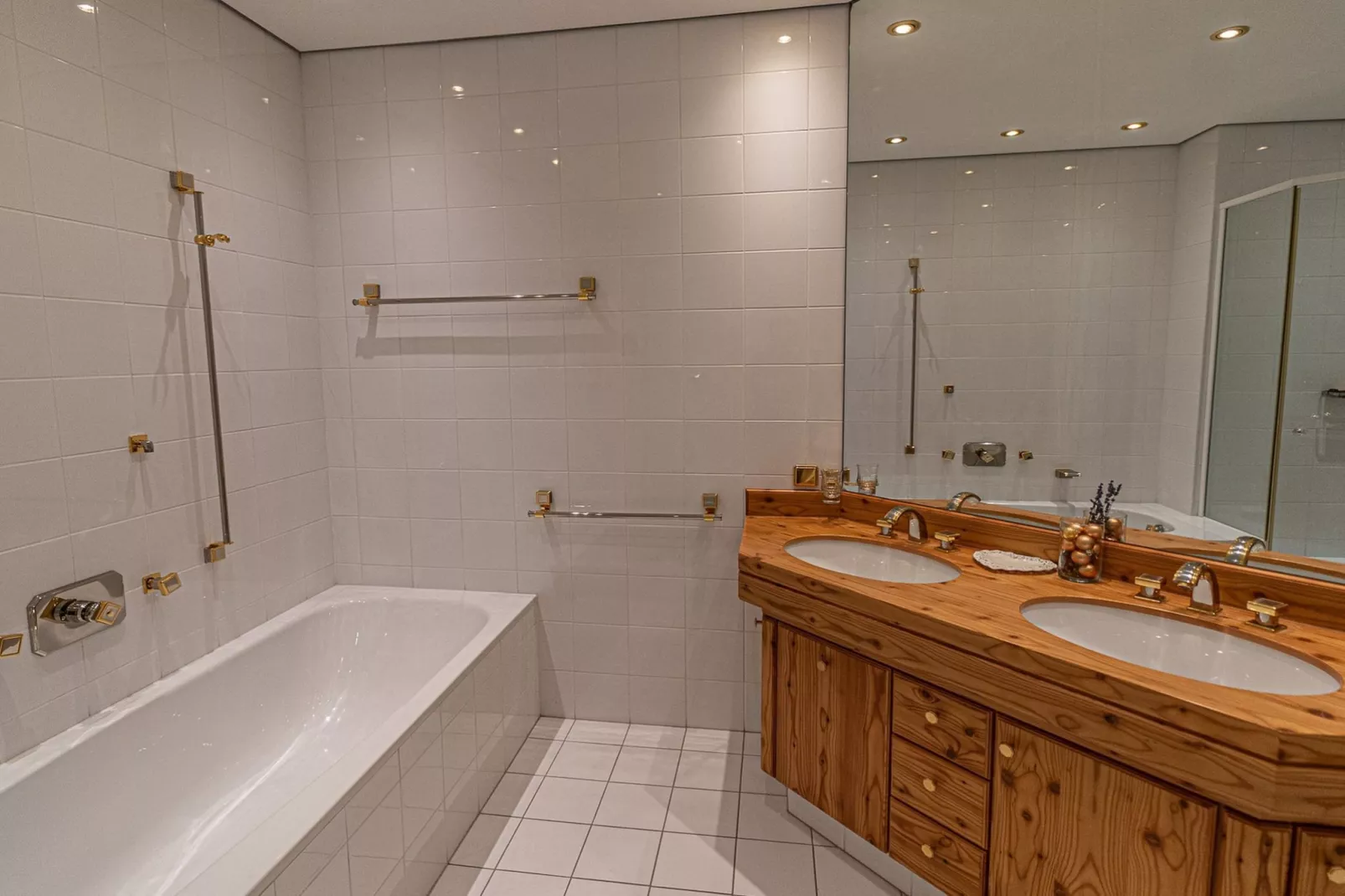 Bad Kleinkirchheim Lush and Spacious Villa with Indoor Pool and Wellness - Seven Bedroom Villa-Badkamer