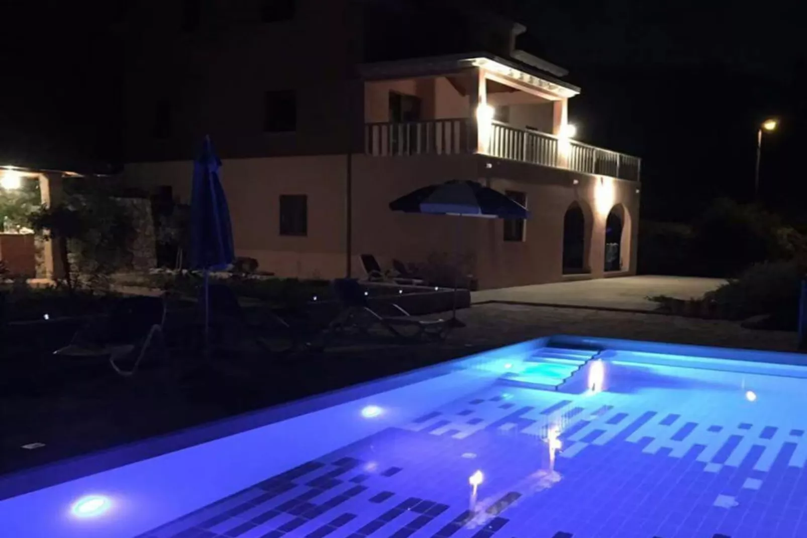 Villa Oliva - Two Bedroom Villa with Terrace and Swimming pool-Zwembad