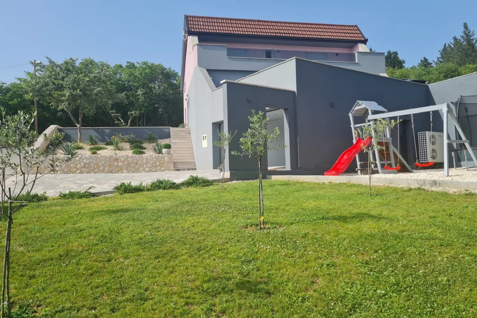 Four - Bedroom Villa-Buitenlucht