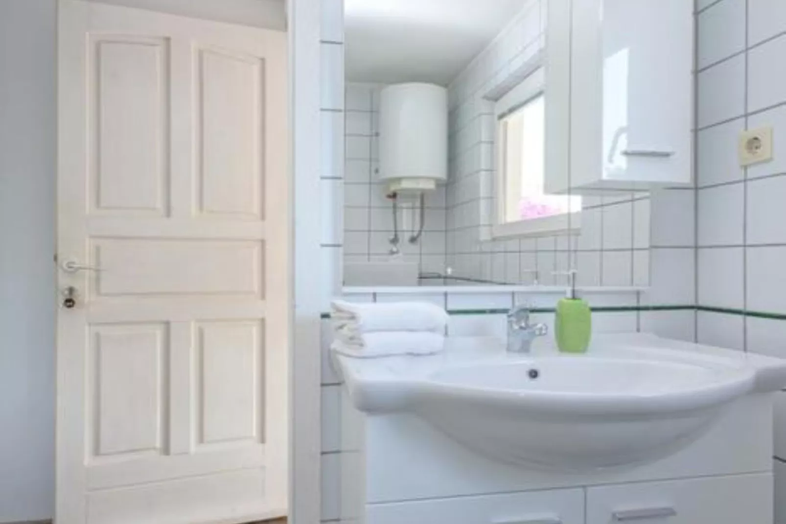 One-Bedroom Apartment (Smokva)-Badkamer