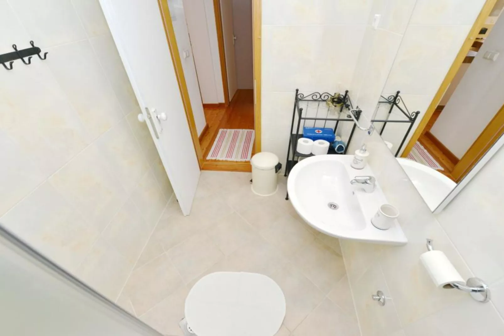 One-Bedroom Apartment (Lovor)-Badkamer