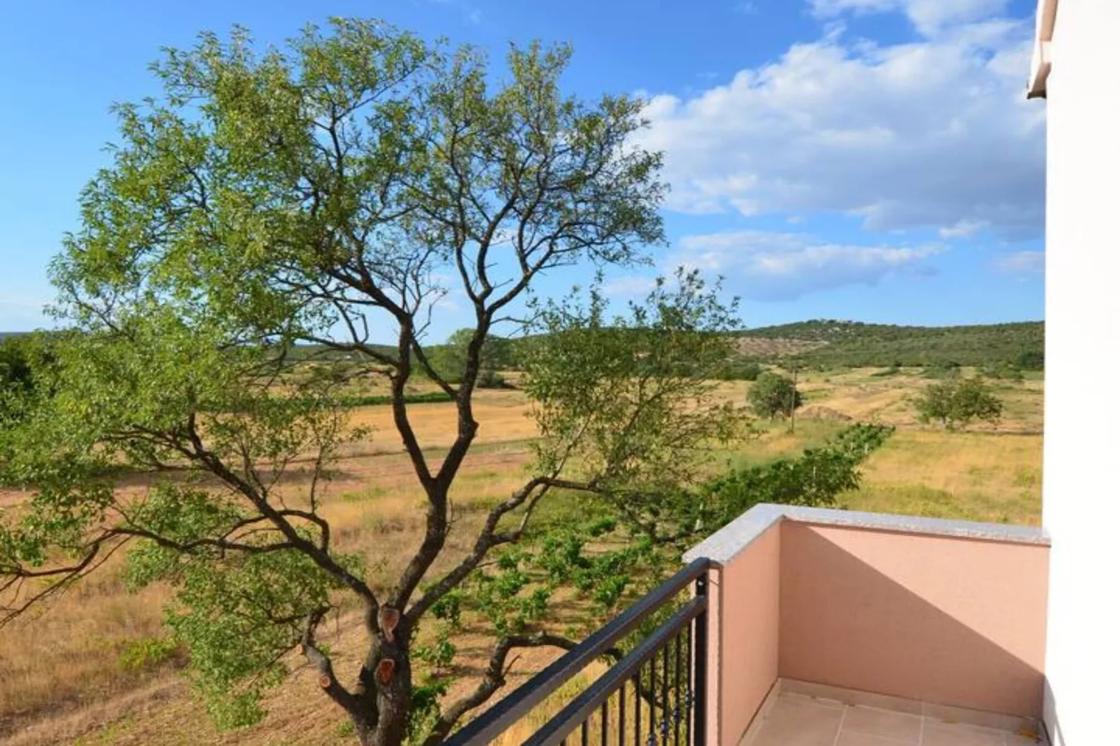 Villa With Pool-Terrasbalkon