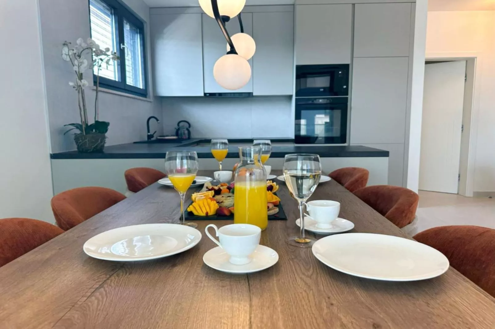 Leonarda Waterfront Residences-One-Bedroom Apartment With Terrace (The Adriatic One) -S1-Eetkamer