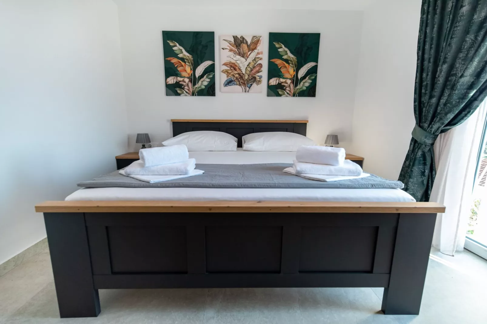 Apartments Sweet Escape - Two Bedroom Apartment with Terrace and Sea View-Slaapkamer